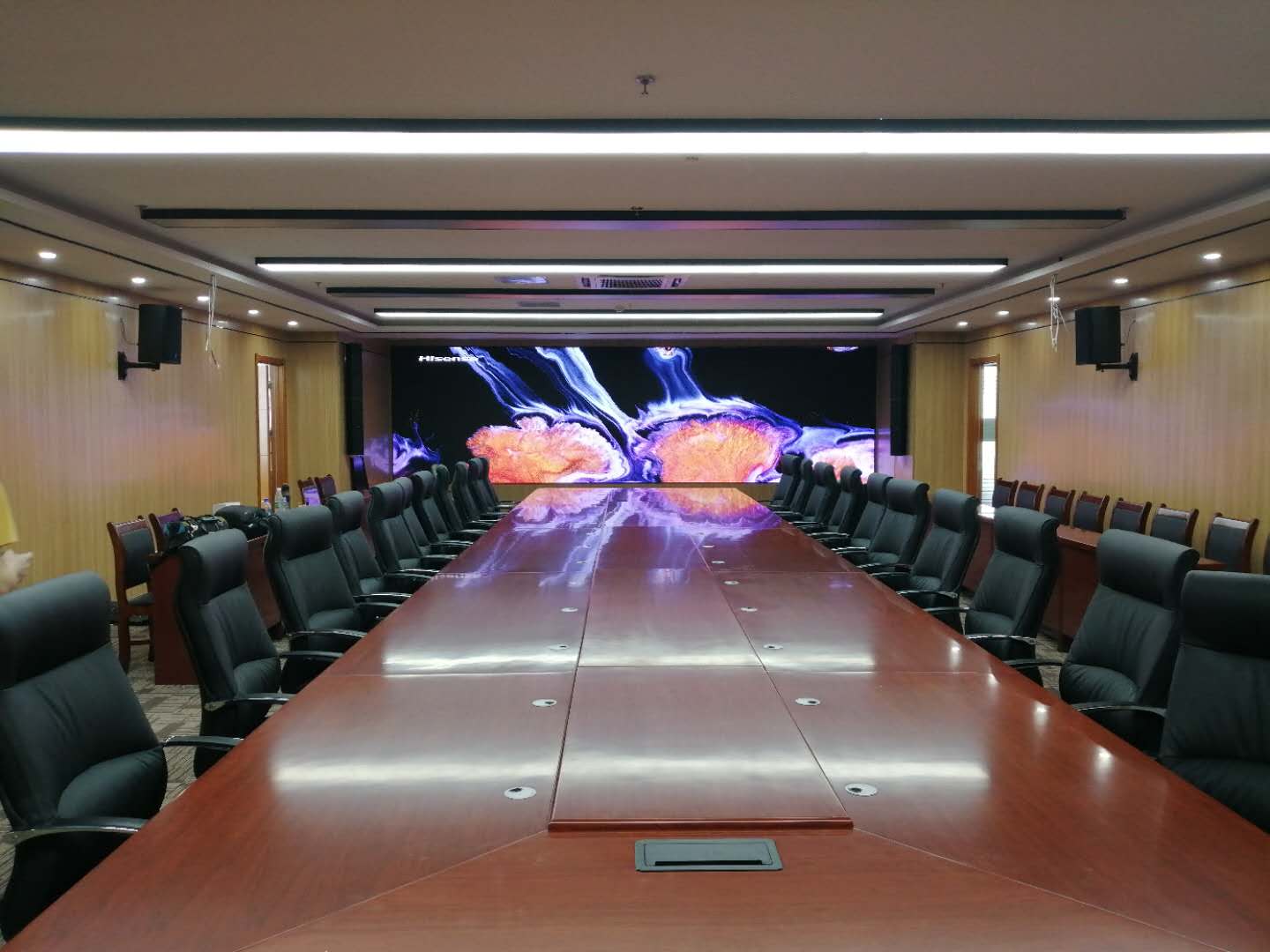 濰坊某事業(yè)單位音、視頻會議集成項目完工，會議辦公、音響系統(tǒng)、1.2小間距顯示系統(tǒng)完美融合